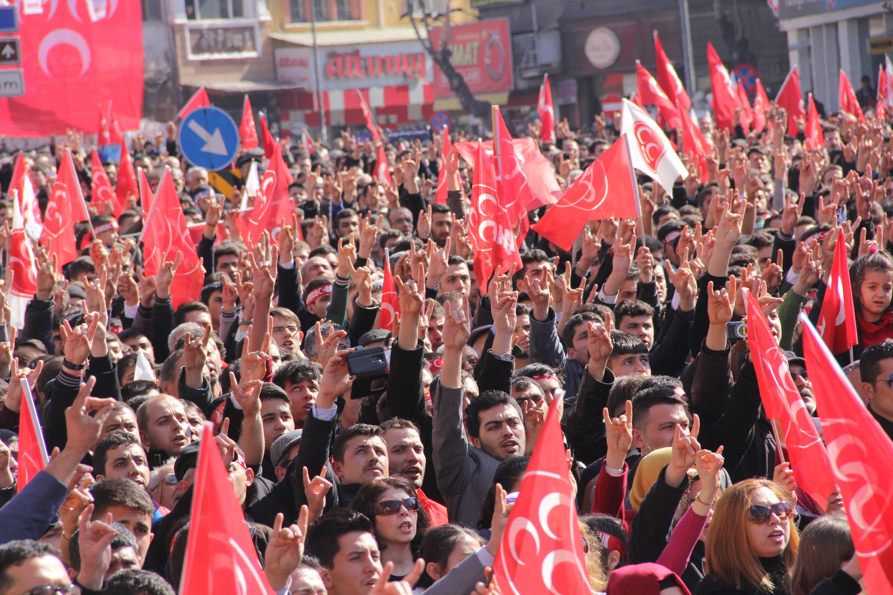 MHP Genel Başkanı Devlet Bahçeli, partisinin Afyonkarahisar Anıtpark önünde düzenlediği mitingde vatandaşlara hitap etti. (Mustafa Güngör - Anadolu Ajansı)